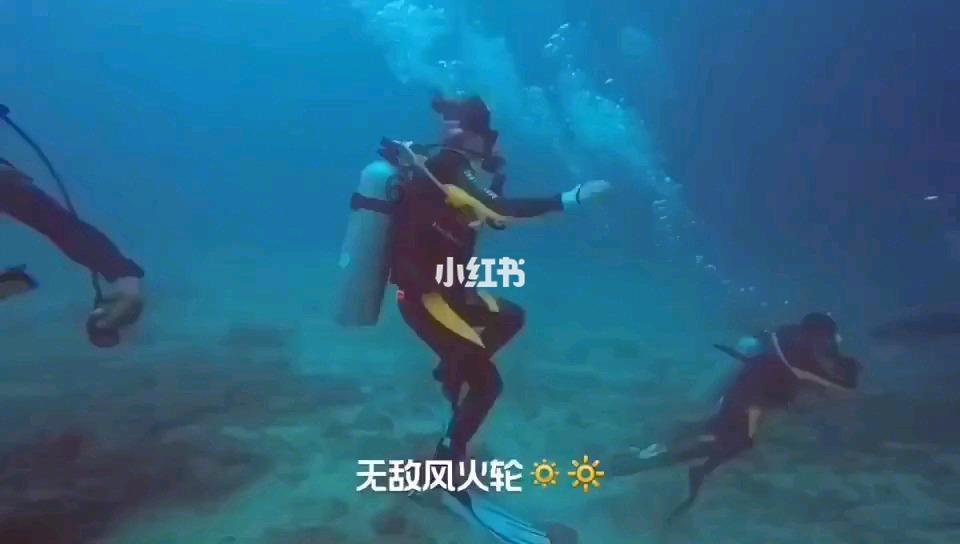 五彩几何塔
